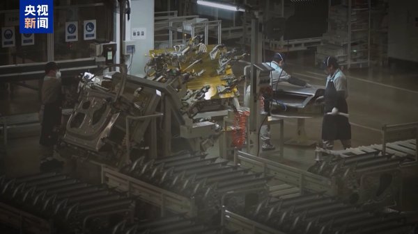 洪萨速配 美国长滩港货运量因关税暴跌三成，港口负责人：货架要空了