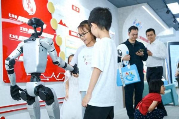 配多多 北京海淀：“科技上地少年行”点燃青少年科技梦想